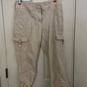 Adorable roll up capris pants by whbm size 6 light material with many pockets